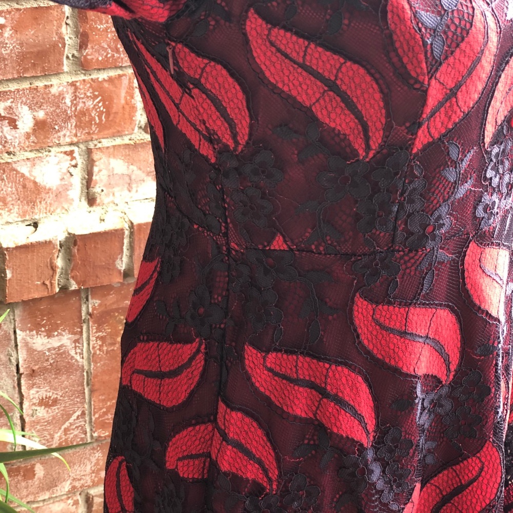 ❤️❤️❤️ Beautiful Red& Blue Lace Mid Length Dress - Picture 6 of 8